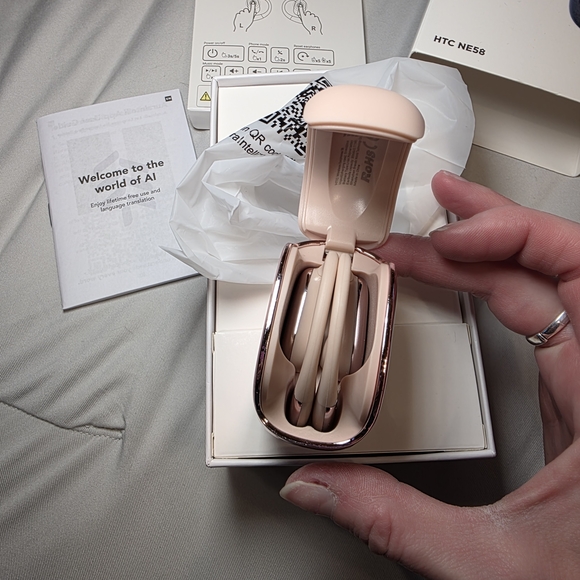 HTC Smartwatch with Interactive Display - Picture 2 of 7